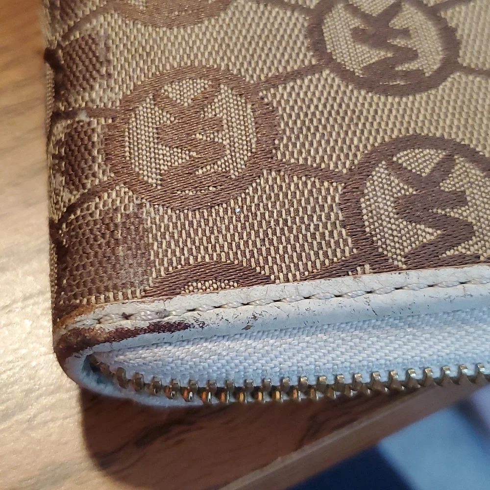 Michael Kors Wallet - Picture 7 of 9